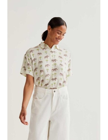 CAMISA CON ESTAMPADO ELEFANTE.