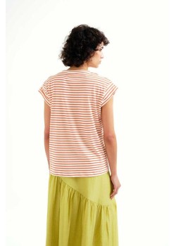 CAMISETA CON ESTAMPADO DE RAYAS BLANCO Y ROJO. 2