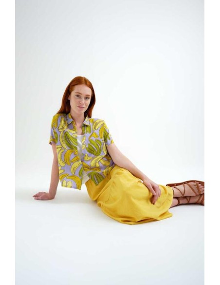 CAMISA CON ESTAMPADO GUINEO.