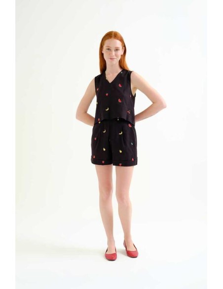 TOP 100% ALGODÓN NEGRO CON BORDADO DE ENSALADA DE FRUTAS.