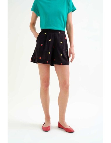 SHORTS 100% ALGODÓN NEGRO CON BORDADO DE ENSALADA DE FRUTAS.