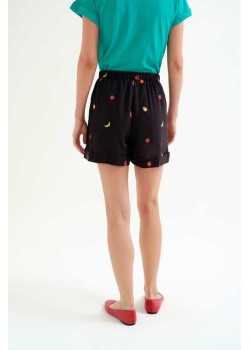 SHORTS 100% ALGODÓN NEGRO CON BORDADO DE ENSALADA DE FRUTAS. 2