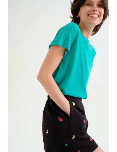 SHORTS 100% ALGODÓN NEGRO CON BORDADO DE ENSALADA DE FRUTAS.