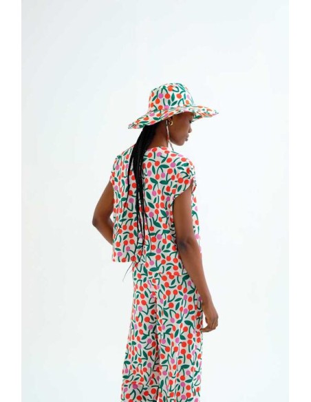 TOP PLAYERO CON ESTAMPADO GUINDA.