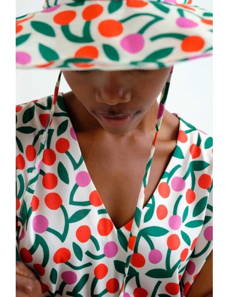 TOP PLAYERO CON ESTAMPADO GUINDA.