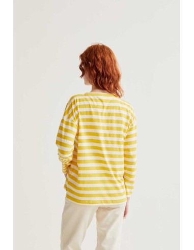 CAMISETA CON ESTAMPADO DE RAYAS AMARILLAS CON BORDADO DE TULIPÁN.