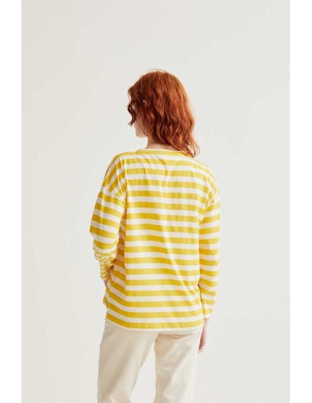 CAMISETA CON ESTAMPADO DE RAYAS AMARILLAS CON BORDADO DE TULIPÁN.