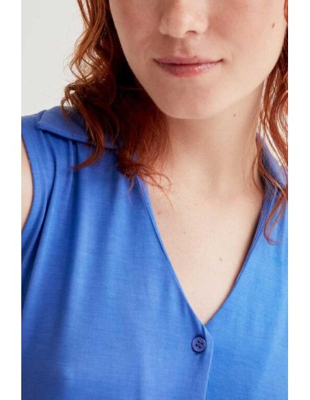 CAMISA BÁSICA SIN MANGAS.