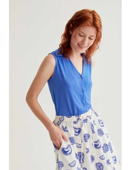 CAMISA BÁSICA SIN MANGAS.