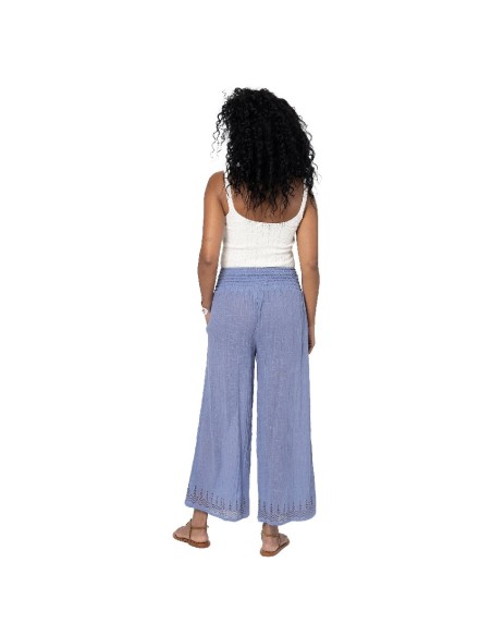 PANTALÓN VAPOROSO CON PATRÓN ÉTNICO.