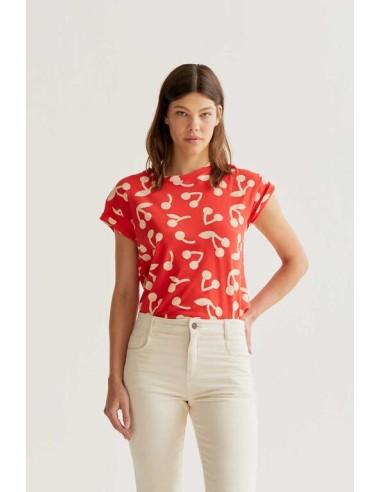 CAMISETA CON ESTAMPADO RED GUINDA.