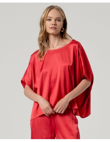 BLUSA ESTILO CAPA.