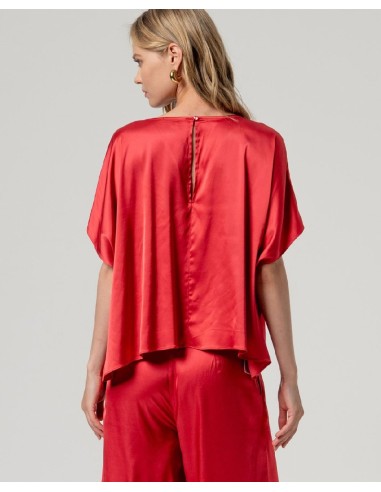 BLUSA ESTILO CAPA.