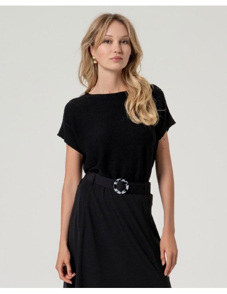 FALDA MIDI EVASÉ CON CINTURÓN NEGRO.