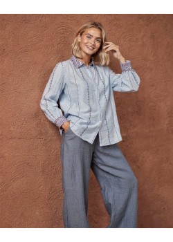 PANTALÓN RECTO AZUL ACERO.