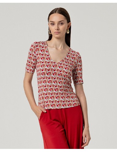 CAMISETA CUELLO PICO AJUSTADA.