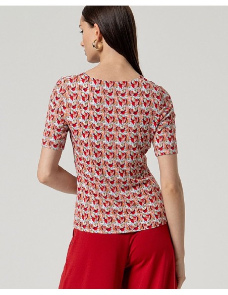 CAMISETA CUELLO PICO AJUSTADA.