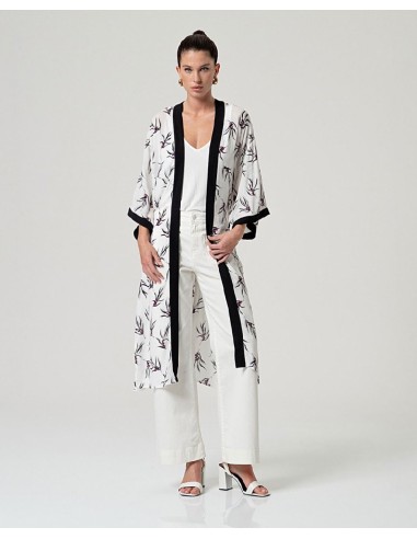 KIMONO FLUIDO CON CINTURÓN.