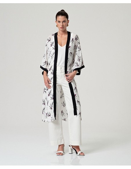 KIMONO FLUIDO CON CINTURÓN.