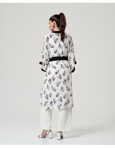 KIMONO FLUIDO CON CINTURÓN.