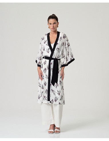 KIMONO FLUIDO CON CINTURÓN.
