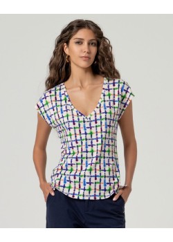 CAMISETA ESTAMPADA ESCOTE PICO.