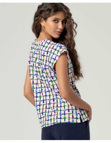 CAMISETA ESTAMPADA ESCOTE PICO.