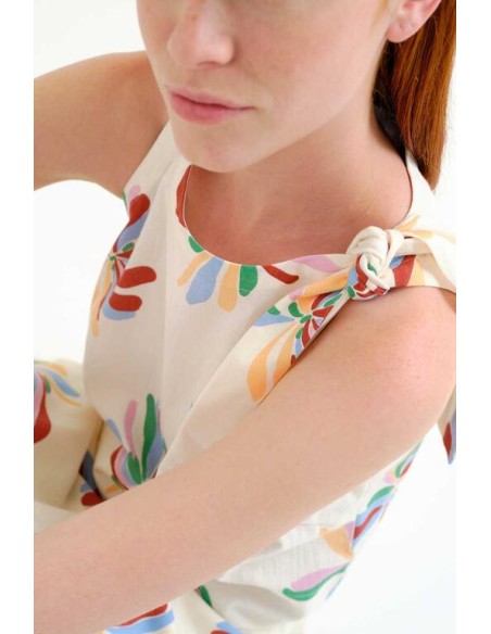TOP CON ESTAMPADO MORNARDA.