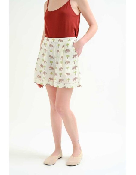 SHORTS CON ESATMPADO ELEFANTE.