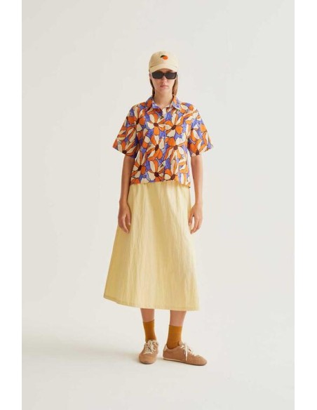CAMISA CON ESTAMPADO MARIGOLD.