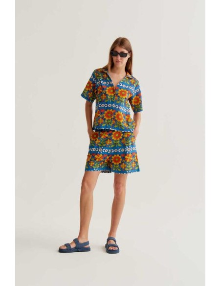 SHORTS CON ESTAMPADO GARDEN.