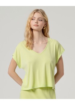CAMISETA ESCOTE PICO MANGA CORTA.