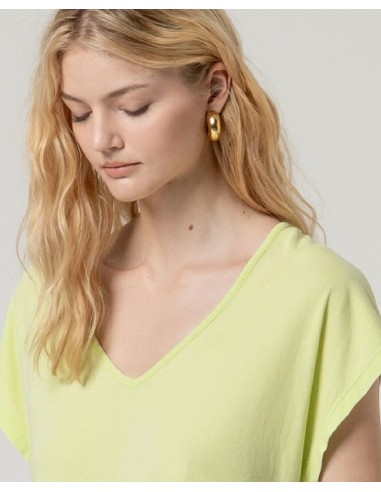 CAMISETA ESCOTE PICO MANGA CORTA.