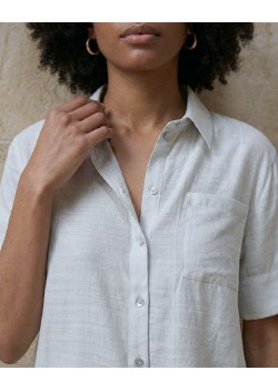 CAMISA DE MANGA CORTA CON BOLSILLO.