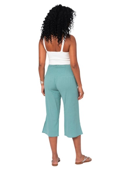 PANTALÓN DE LARGO MEDIO.