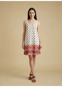 VESTIDO CORTO CON TIRANTES.