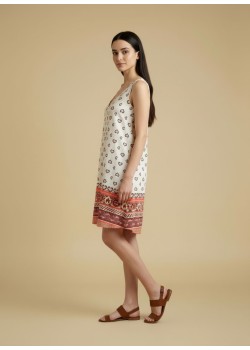 VESTIDO CORTO CON TIRANTES. 2