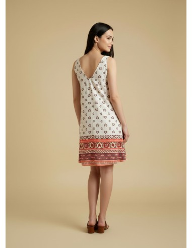 VESTIDO CORTO CON TIRANTES.