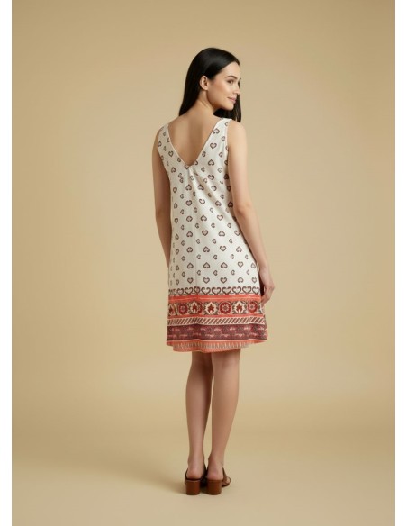 VESTIDO CORTO CON TIRANTES.