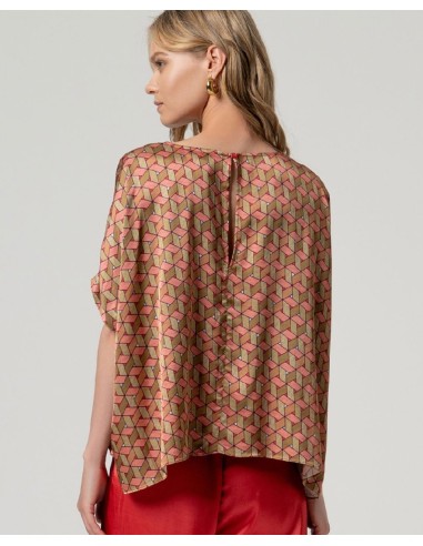BLUSA ESTILO CAPA MULTICOLOR.