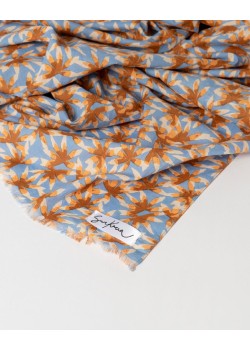 PAÑUELO RECTANGULAR ESTAMPADO CON FLECOS. 2