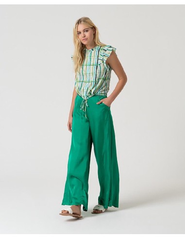 BLUSA CON VOLANTES EN MANGA Y CORDÓN EN BAJO.