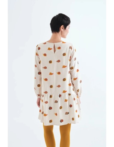 VESTIDO CORTO CON ESTAMPADO DE CARACOLES.