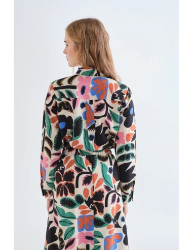 CAMISA CON ESTAMPADO NEO GARDEN.