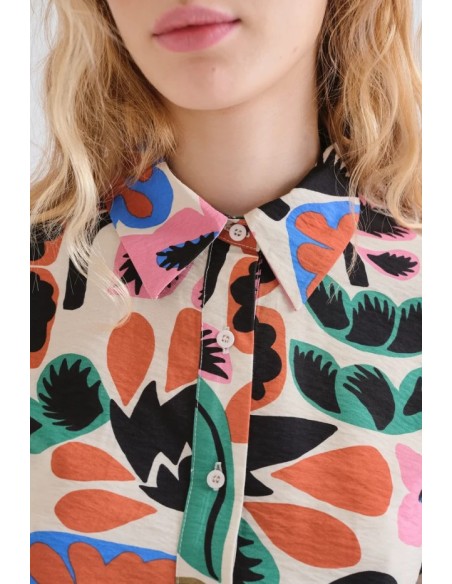 CAMISA CON ESTAMPADO NEO GARDEN.