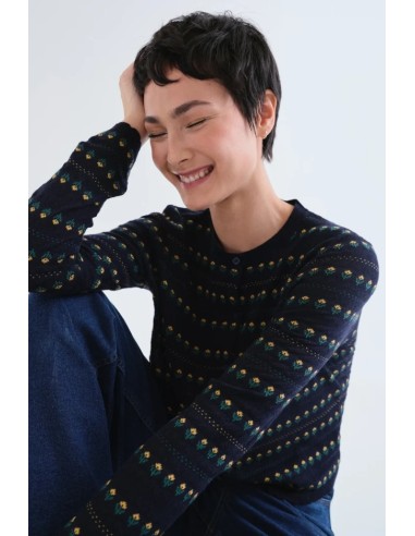 CHAQUETA DE PUNTO AZUL MARINO CON FLORES BORDADAS.