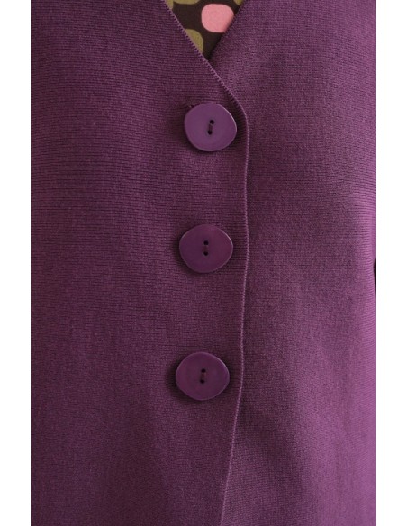 CHAQUETA DE PUNTO CON CIERRE FRONTAL 3 BOTONES.