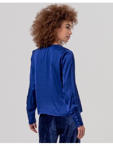 BLUSA DE VISCOSA ECOVERO CON CUELLO PICO.