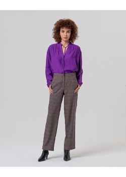 PANTALÓN CHINO DE CUADROS.
