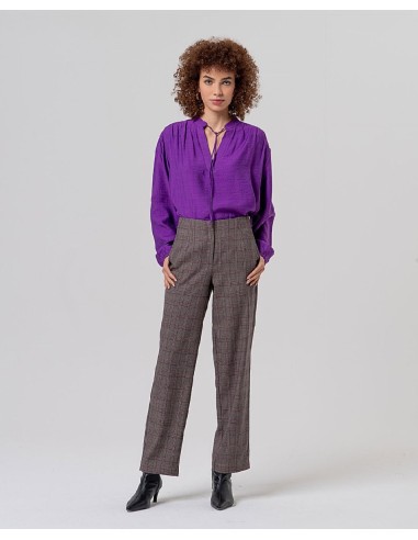 PANTALÓN CHINO DE CUADROS.